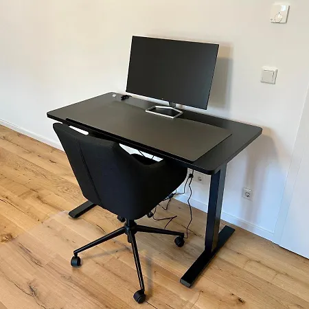 Workplace Apt/27Inch Screen For 2 Or 4/Kitchen Offenbach am Main Exterior photo