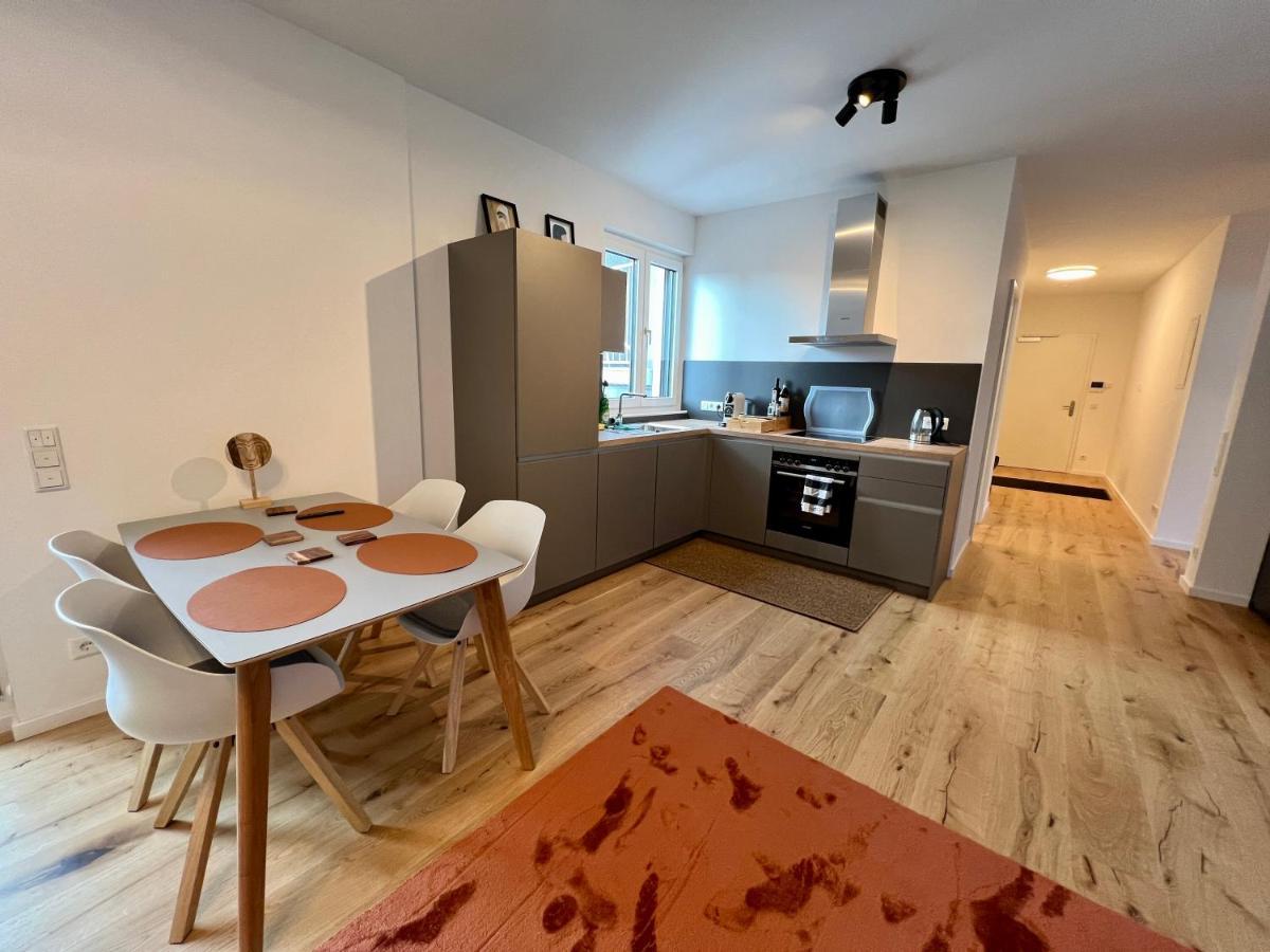 Workplace Apt/27inch Screen For 2 Or 4/kitchen * Offenbach am Main